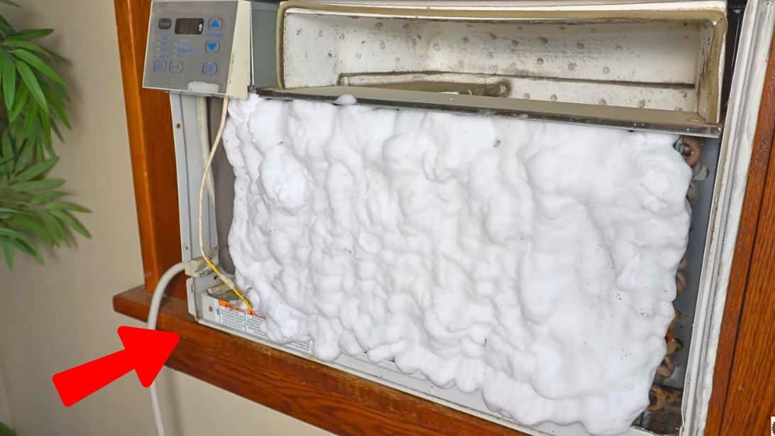 Ako vyčistiť okennú klimatizáciu (rýchly a lenivý spôsob)