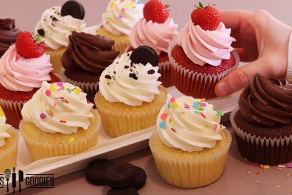 How to Make Assorted Cupcakes Using Only 1 Recipe