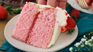Moist and Flavorful Strawberry Cake Recipe