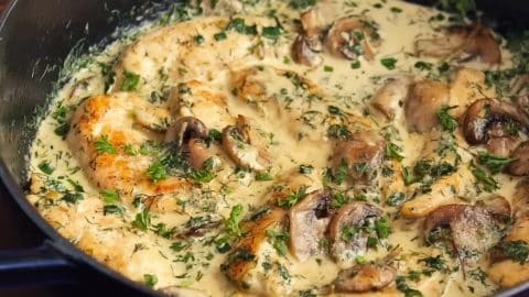 One-Pan Creamy Herb Mushroom Chicken Recipe | DIY Joy Projects and Crafts Ideas
