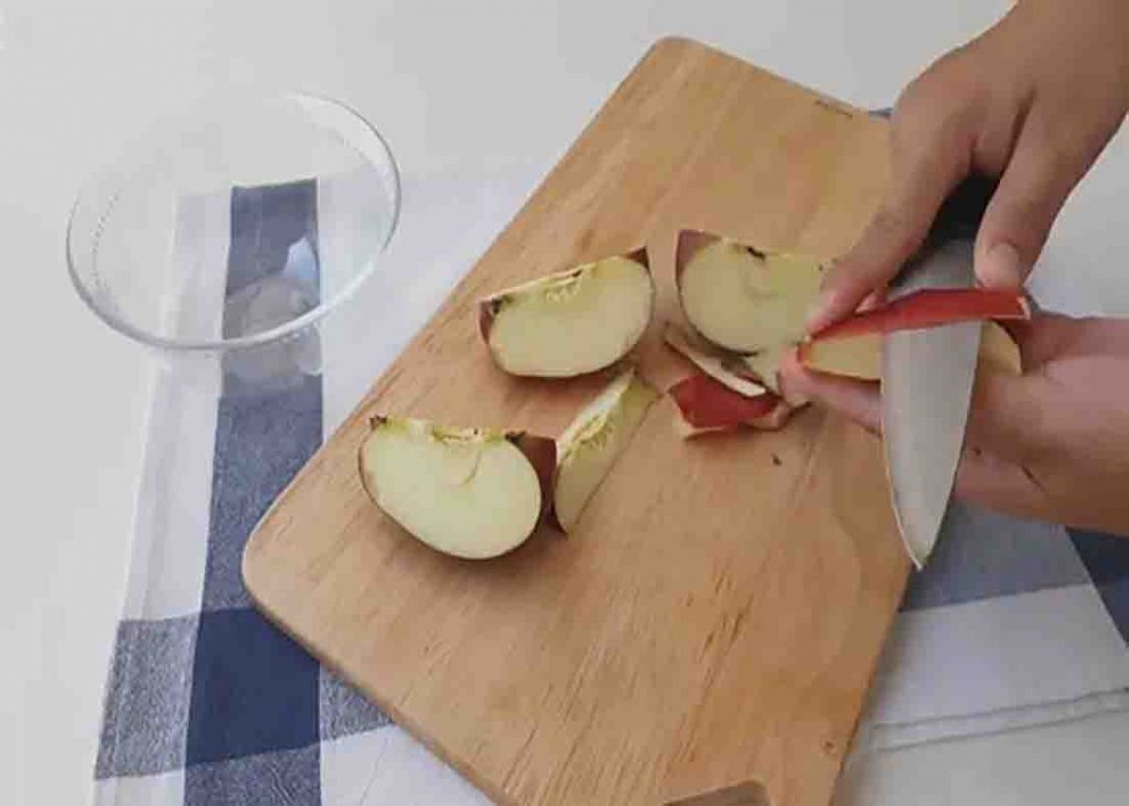 Slicing the apples into small pieces