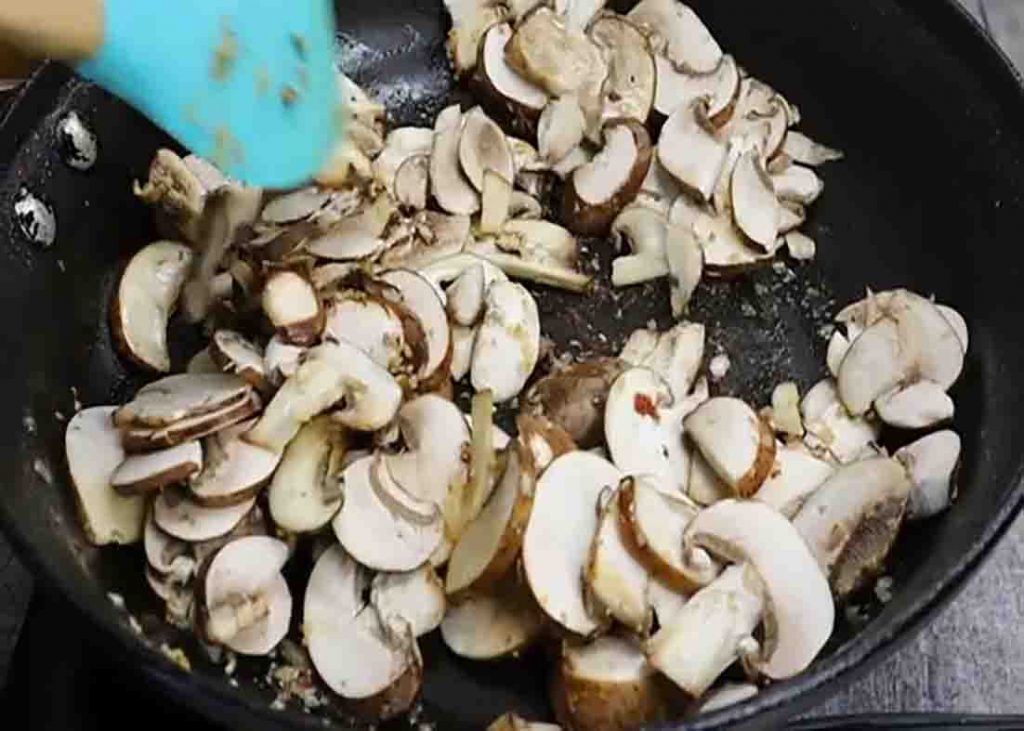 Making the mushroom sauce for the chicken scallopini