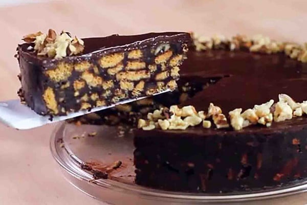Easy No-Bake Chocolate Biscuit Cake Recipe