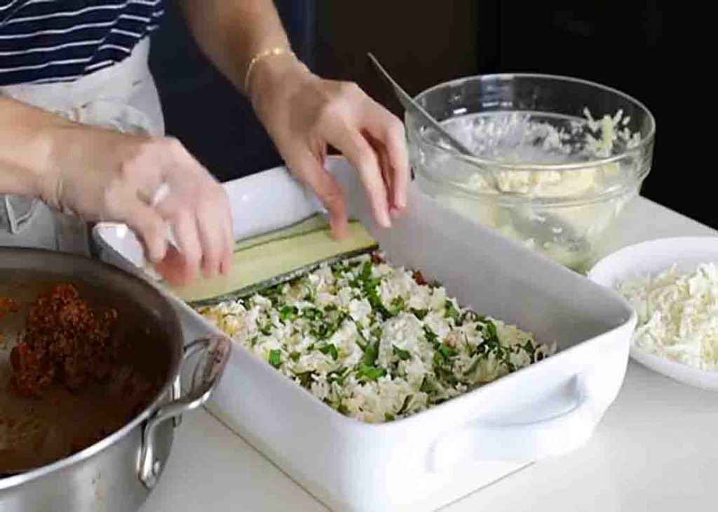 Assembling the zucchini lasagna
