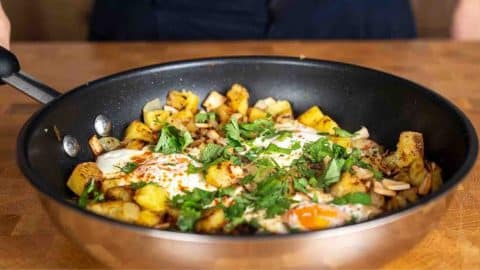 One-Pan Breakfast Potato Hash Recipe | DIY Joy Projects and Crafts Ideas