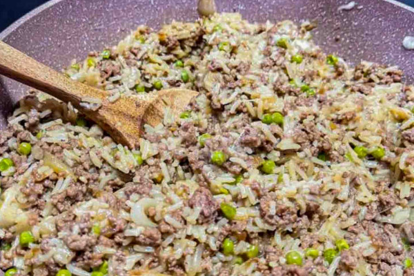 One-Skillet French Onion Ground Beef and Rice Recipe
