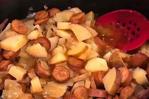 Slow Cooker Sausage and Potatoes Recipe