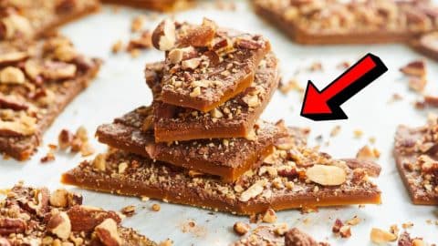 Super Easy Crunchy Chocolate Toffee Recipe | DIY Joy Projects and Crafts Ideas