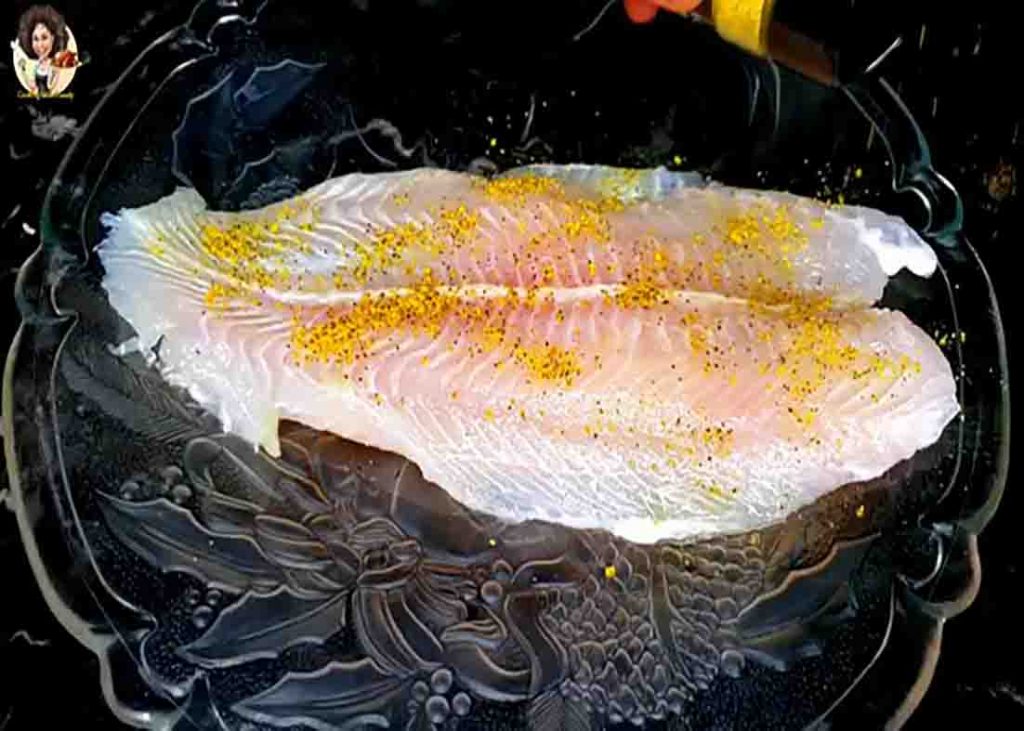 Seasoning the pepper baked fish 