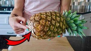 No-Knife Pineapple Fruit Pull-Apart Hack