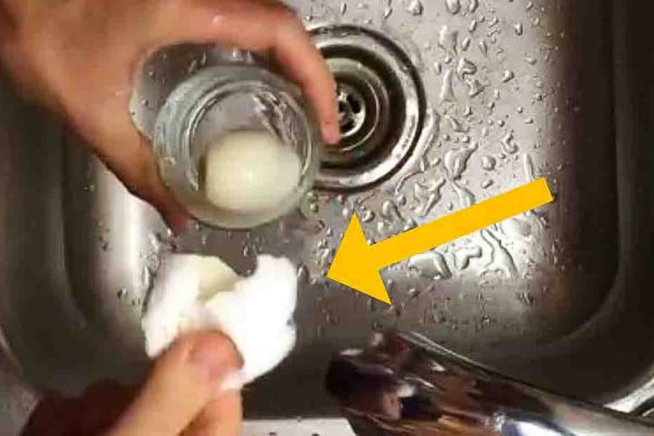 Quick Trick to Peel Hard Boiled Eggs in Seconds