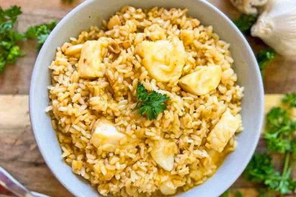 30-Minute Garlic Rice with Fish Recipe
