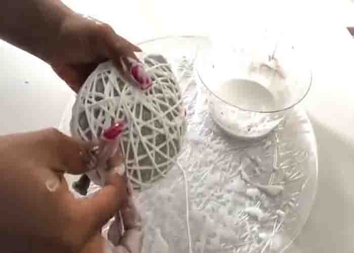 Making the yarn ball for the 3D wall decor