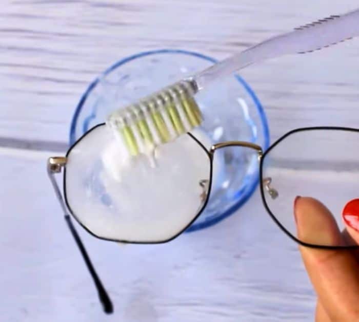 9 Tricks for Removing Eyeglass Scratches