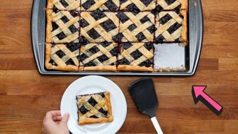 7-Ingredient Blueberry Slab Pie Recipe | DIY Joy Projects and Crafts Ideas