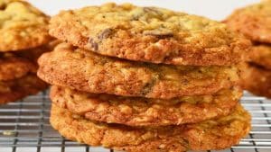 Classic Crispy Oatmeal Cookies