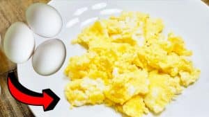 Easy 1-Minute Microwaved Fluffy Scrambled Eggs Tutorial