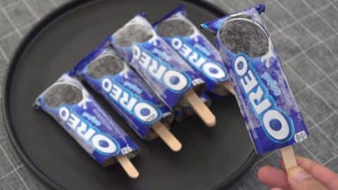 Easy 3-Ingredient Oreo Ice Cream Stick Recipe | DIY Joy Projects and Crafts Ideas