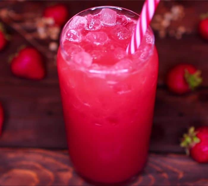 Easy Homemade Strawberry Iced Tea Recipe