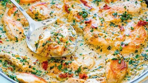 Easy Skillet Creamy Tuscan Chicken Recipe | DIY Joy Projects and Crafts Ideas