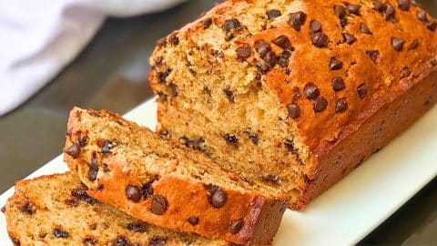 Easy-to-Make Chocolate Chip Banana Bread | DIY Joy Projects and Crafts Ideas