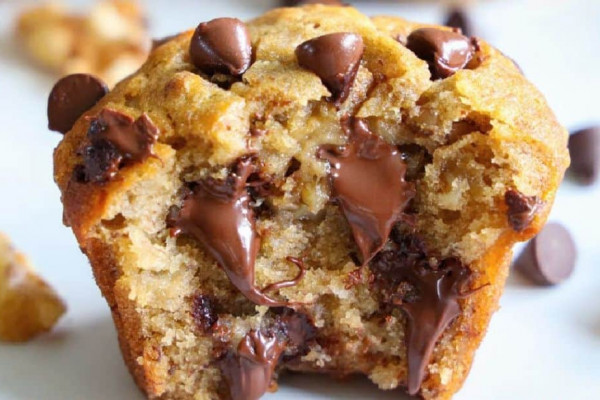 Moist Banana Chocolate Chip Muffins