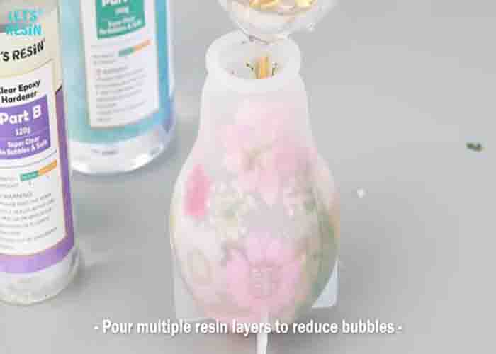 DIY Resin Light Bulb with Dried Flowers Tutorial