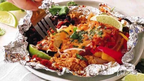 Southwestern Chicken & Rice Foil Packets | DIY Joy Projects and Crafts Ideas