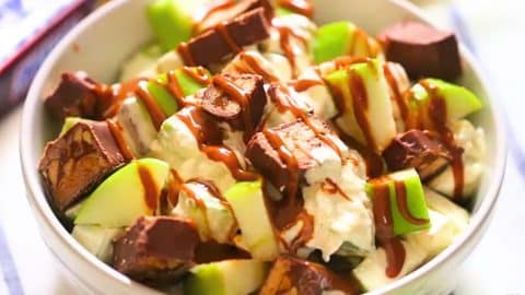 6-Ingredient Apple Snickers Caramel Salad Recipe | DIY Joy Projects and Crafts Ideas