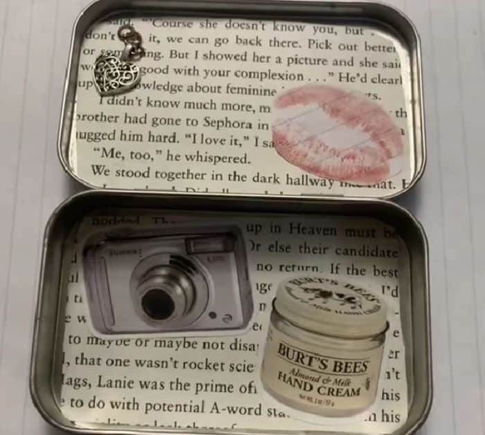 Old Altoids Tin Transformed Into DIY Wallet