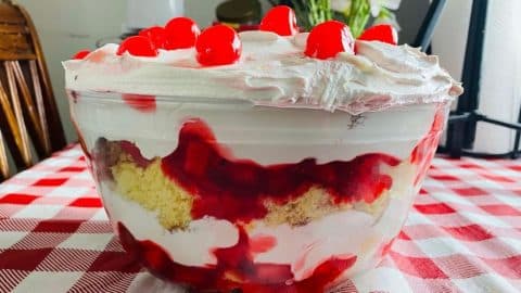 Easy Strawberry Pineapple Punch Bowl Cake Recipe | DIY Joy Projects and Crafts Ideas