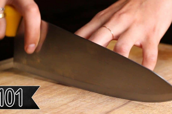 How to Properly Chop With Your Knives (Basic Knife Skills)