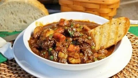 Old Fashioned Beef Stew | DIY Joy Projects and Crafts Ideas