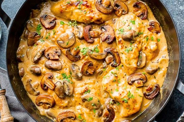 Skillet Chicken & Mushroom Wine Sauce Recipe