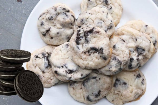 5-Ingredient Cookies and Cream Cheesecake Cookies