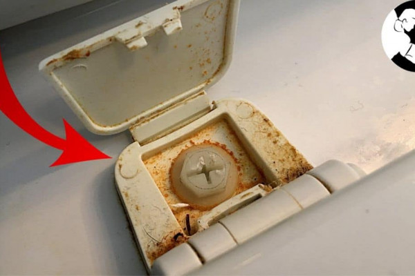 9 Reasons Your Bathroom Stinks & How to Fix It