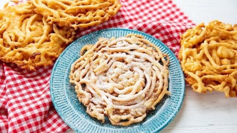 Homemade County Fair Funnel Cakes | DIY Joy Projects and Crafts Ideas