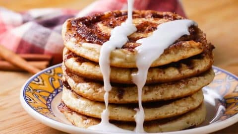 Easy Cinnamon Roll Pancakes | DIY Joy Projects and Crafts Ideas