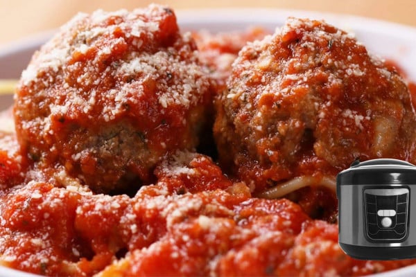 Easy Slow-Cooker Mozzarella-Stuffed Meatballs and Sauce (1)