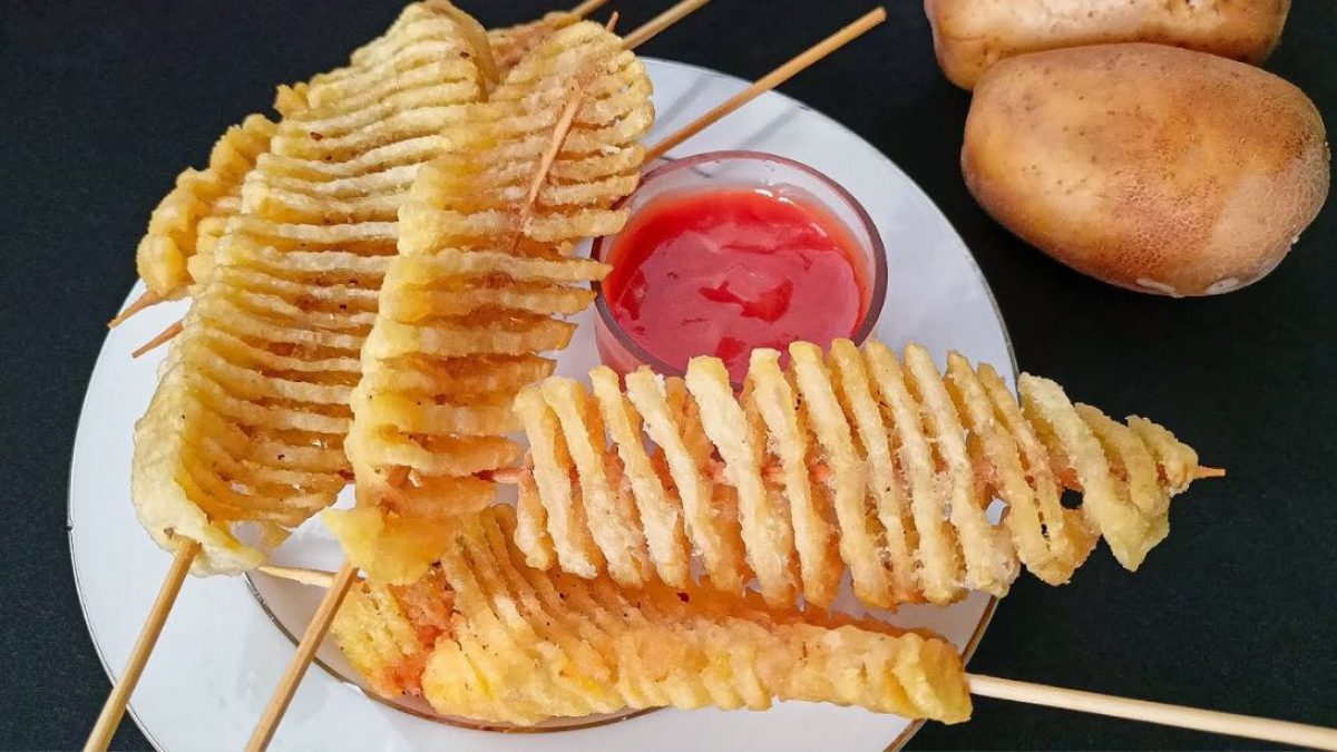 Easy Tornado Potato Recipe: Crispy Spiralized Potatoes Are Fun