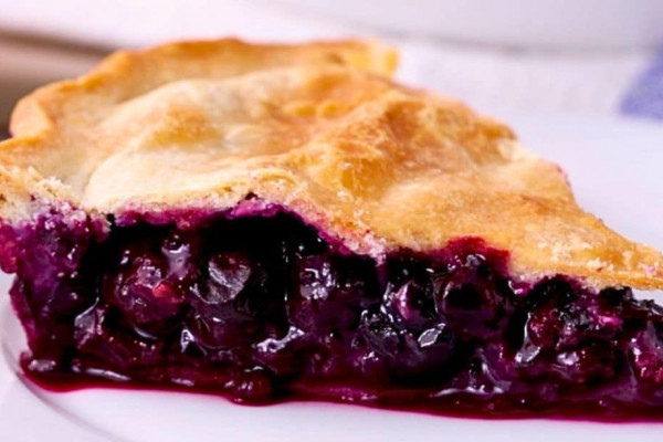 How to Make a Classic Blueberry Pie from Scratch