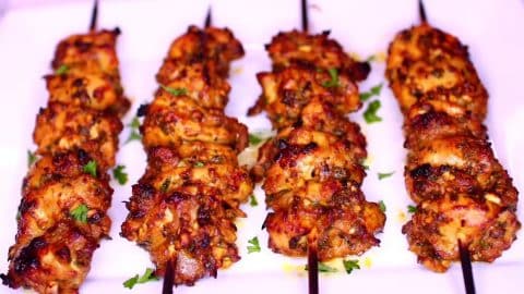 Super Easy Baked Chicken Thighs Skewers Recipe | DIY Joy Projects and Crafts Ideas