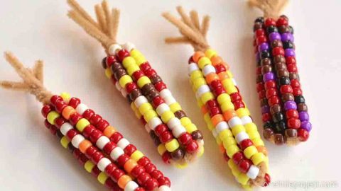 DIY Beaded Pipe Cleaner Corn Decor Tutorial | DIY Joy Projects and Crafts Ideas