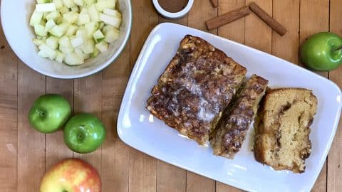 Farmhouse Apple Bread Recipe | DIY Joy Projects and Crafts Ideas