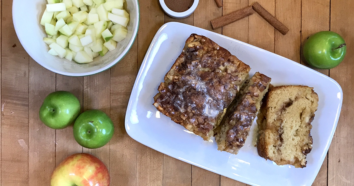 Farmhouse Apple Bread Recipe | DIY Joy Projects and Crafts Ideas