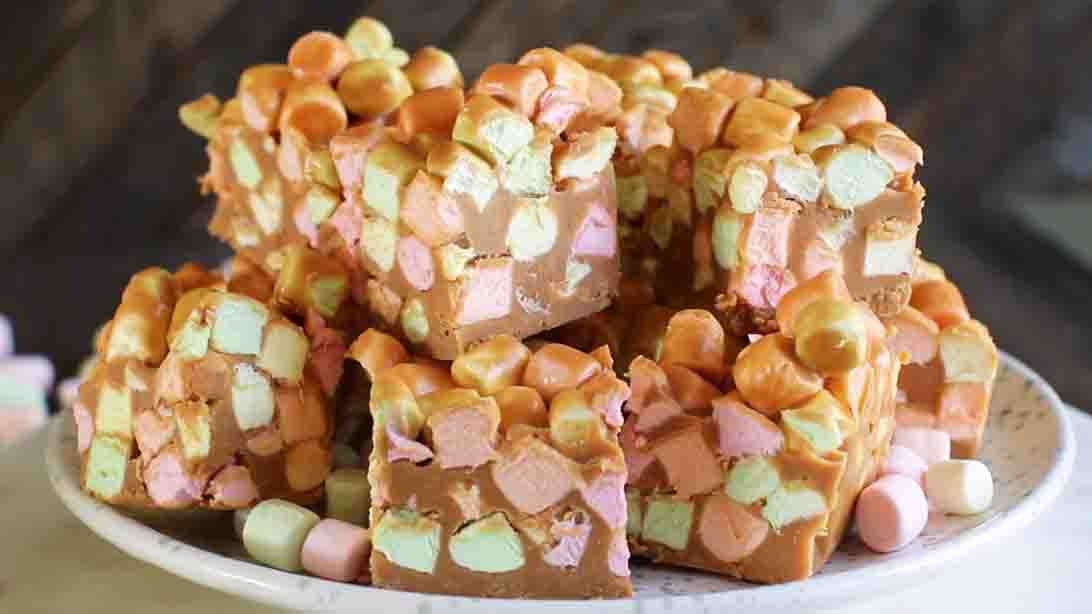 Peanut Butter Marshmallow Squares Recipe | DIY Joy Projects and Crafts Ideas