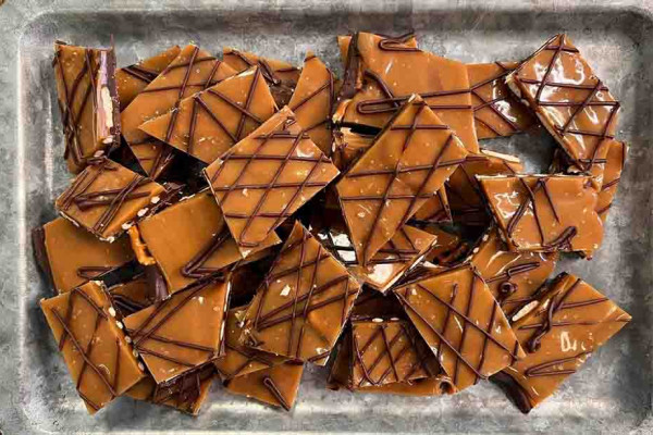 5-Ingredient Salted Caramel Pretzel Bark