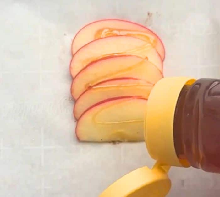 How to Cut an Apple - FeelGoodFoodie