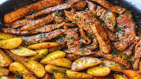 Easy Skillet Steak and Potatoes Recipe | DIY Joy Projects and Crafts Ideas