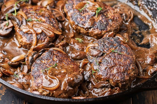 Easy-to-Make Skillet Steak Dinner